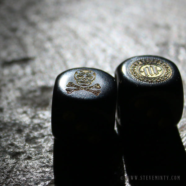 Muertos Black & Gold Dice